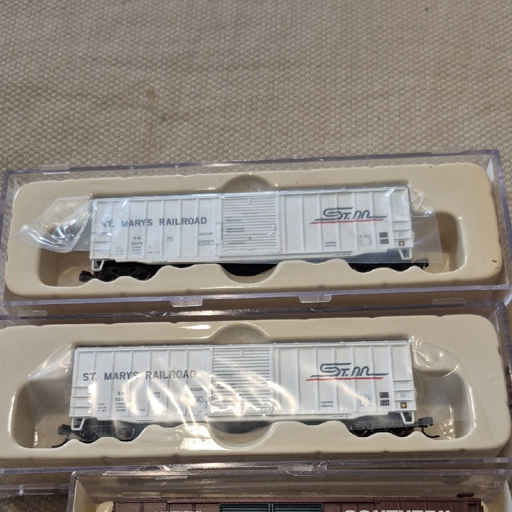 Vintage ATLAS- 10 Total- Model Train Cars Collection - Picture 2 of 9